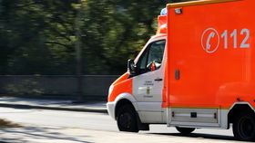 VIDEO Viața unui om, condiționată de 6 lei! Paznicul unui cimitir din Galați nu a vrut să lase ambulanța să trece, fără să plătească taxa